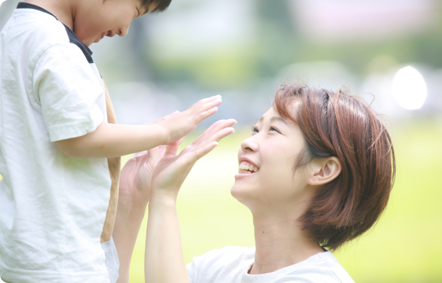 親子で安心して採尿に取り組むイメージ